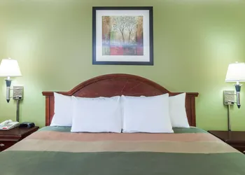 Days Inn by Wyndham Blakely hotel thumbnail 8