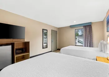 Days Inn by Wyndham Bainbridge hotel thumbnail 5