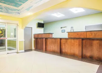Days Inn & Suites by Wyndham Swainsboro hotel thumbnail 2