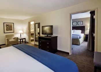 Holiday Inn Express and Suites Moultrie by IHG hotel thumbnail 4