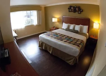 Deer Haven Inn hotel thumbnail 5