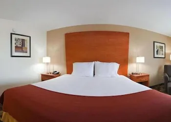 Holiday Inn Express Hotel & Suites Bainbridge by IHG hotel thumbnail 3