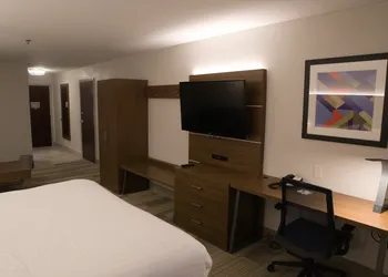 Holiday Inn Express & Suites Douglas by IHG hotel thumbnail 3