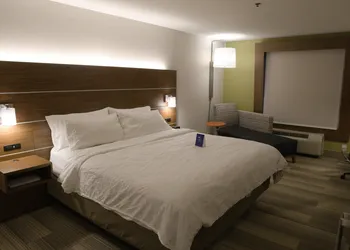 Holiday Inn Express & Suites Douglas by IHG hotel thumbnail 6
