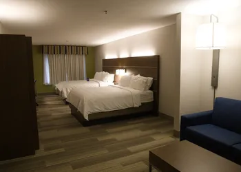Holiday Inn Express & Suites Douglas by IHG hotel thumbnail 8