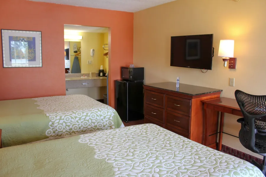 Rose Garden Inn & Suites hotel detail image 2