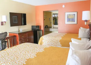 Rose Garden Inn & Suites hotel thumbnail 3