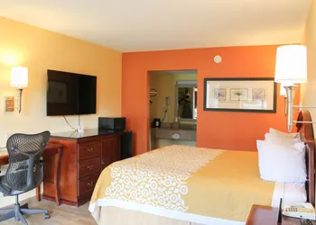 Rose Garden Inn & Suites hotel thumbnail 5