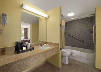 Rose Garden Inn & Suites hotel thumbnail 8