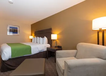 Quality Inn & Suites hotel thumbnail 3