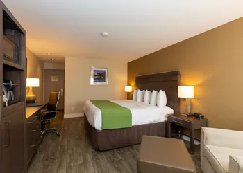 Quality Inn & Suites hotel thumbnail 4