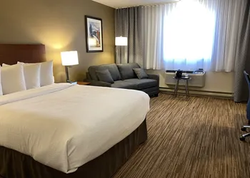 Quality Inn & Suites hotel thumbnail 5