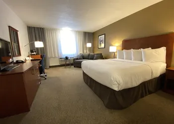 Quality Inn & Suites hotel thumbnail 6