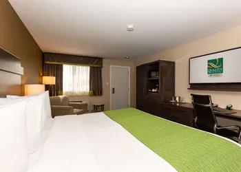 Quality Inn & Suites hotel thumbnail 7