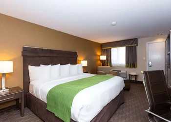 Quality Inn & Suites hotel thumbnail 8