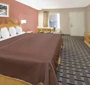 Days Inn & Suites by Wyndham Pine Bluff hotel detail image 4