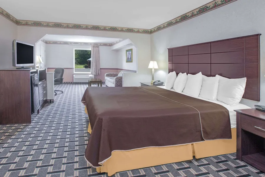Days Inn & Suites by Wyndham Pine Bluff hotel detail image 6