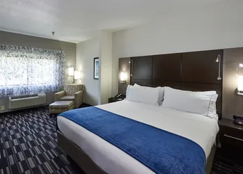 Holiday Inn Express & Suites Birmingham South - Pelham by IHG hotel thumbnail 3