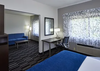 Holiday Inn Express & Suites Birmingham South - Pelham by IHG hotel thumbnail 7