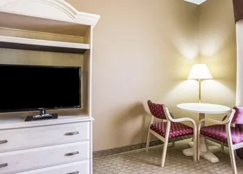 Quality Inn Columbia I-65 hotel thumbnail 7