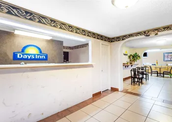 Days Inn by Wyndham Martin hotel thumbnail 2