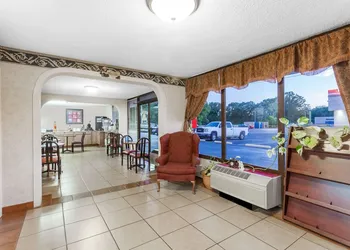 Days Inn by Wyndham Martin hotel thumbnail 3