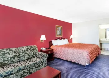 Days Inn by Wyndham Martin hotel thumbnail 5