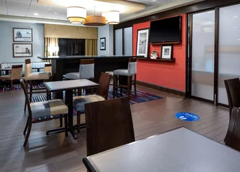 Hampton Inn Columbia hotel thumbnail 2