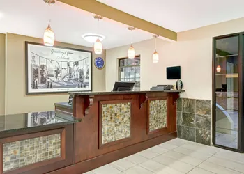Super 8 by Wyndham Lakeland hotel thumbnail 2