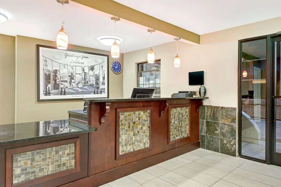 Super 8 by Wyndham Lakeland hotel detail image 2