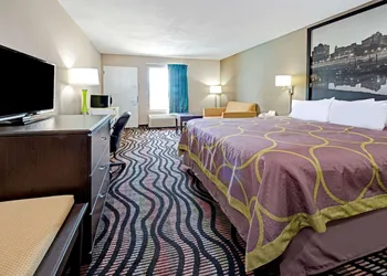 Super 8 by Wyndham Lakeland hotel thumbnail 3