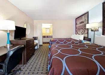 Super 8 by Wyndham Lakeland hotel thumbnail 4