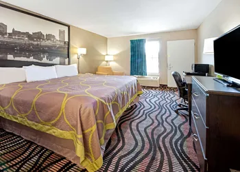 Super 8 by Wyndham Lakeland hotel thumbnail 6