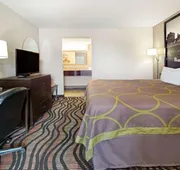 Super 8 by Wyndham Lakeland hotel detail image 7