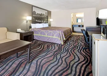 Super 8 by Wyndham Lakeland hotel thumbnail 8