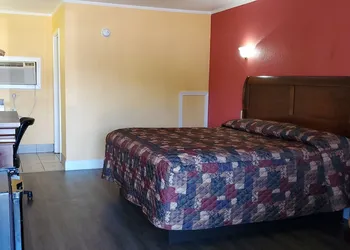 Knights Inn Paris hotel thumbnail 3
