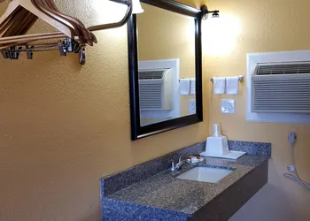 Knights Inn Paris hotel thumbnail 7