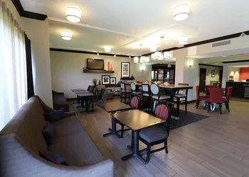 Hampton Inn Dyersburg hotel thumbnail 2