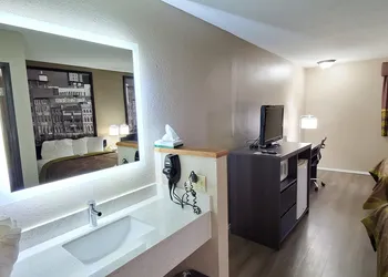 Super 8 by Wyndham Paris hotel thumbnail 6