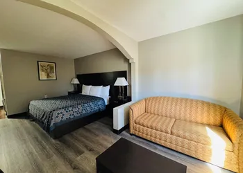 Econo Lodge Inn & Suites Centerville hotel thumbnail 6