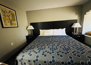 Econo Lodge Inn & Suites Centerville hotel thumbnail 7