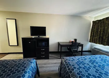 Econo Lodge Inn & Suites Centerville hotel thumbnail 8