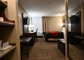 Giles Hotel Inn & Suites hotel thumbnail 2