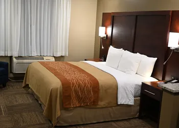 Giles Hotel Inn & Suites hotel thumbnail 3