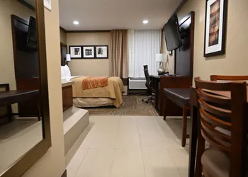 Giles Hotel Inn & Suites hotel thumbnail 6
