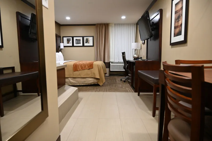 Giles Hotel Inn & Suites hotel detail image 6