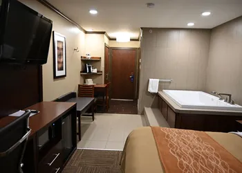 Giles Hotel Inn & Suites hotel thumbnail 7