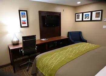 Giles Hotel Inn & Suites hotel thumbnail 8