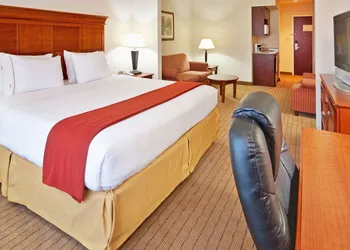 Holiday Inn Express Hotel & Suites Dyersburg by IHG hotel thumbnail 5
