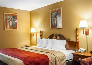 Econo Lodge Dyersburg I-155 hotel thumbnail 7